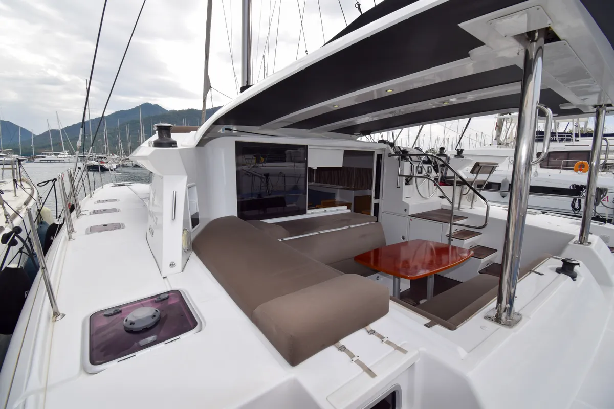 Cabin on Rain Dogs, a Lagoon 421 catamaran at Marmaris, Turkey