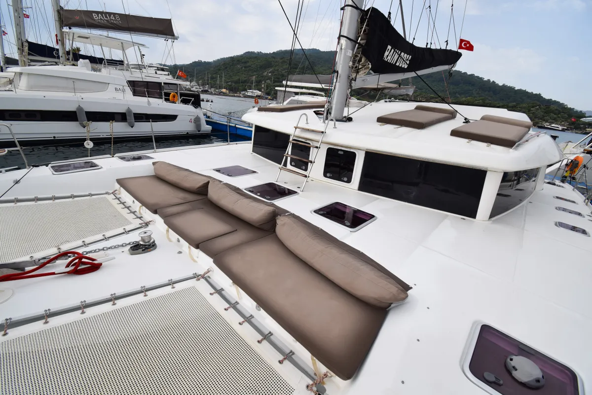 Salon of Rain Dogs, a Lagoon 421 catamaran at Marmaris, Turkey