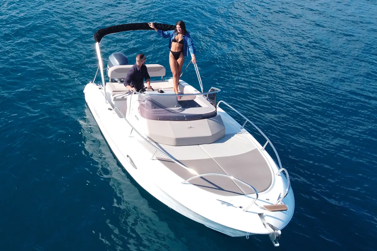 Cabin on Mingolla Brava 22WA, a motorboat at Pula, Croatia