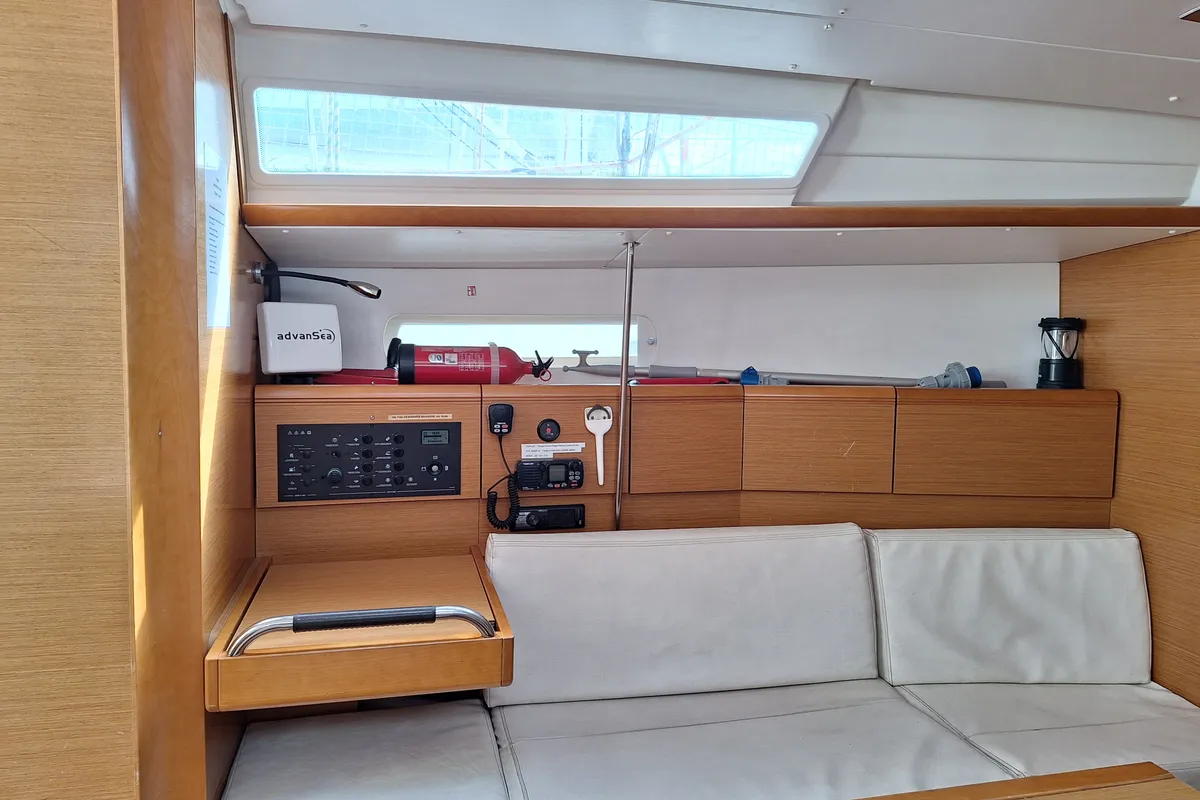 Salon of Topaze, a Jeanneau Sun Odyssey 379 sailboat at Toulon, France