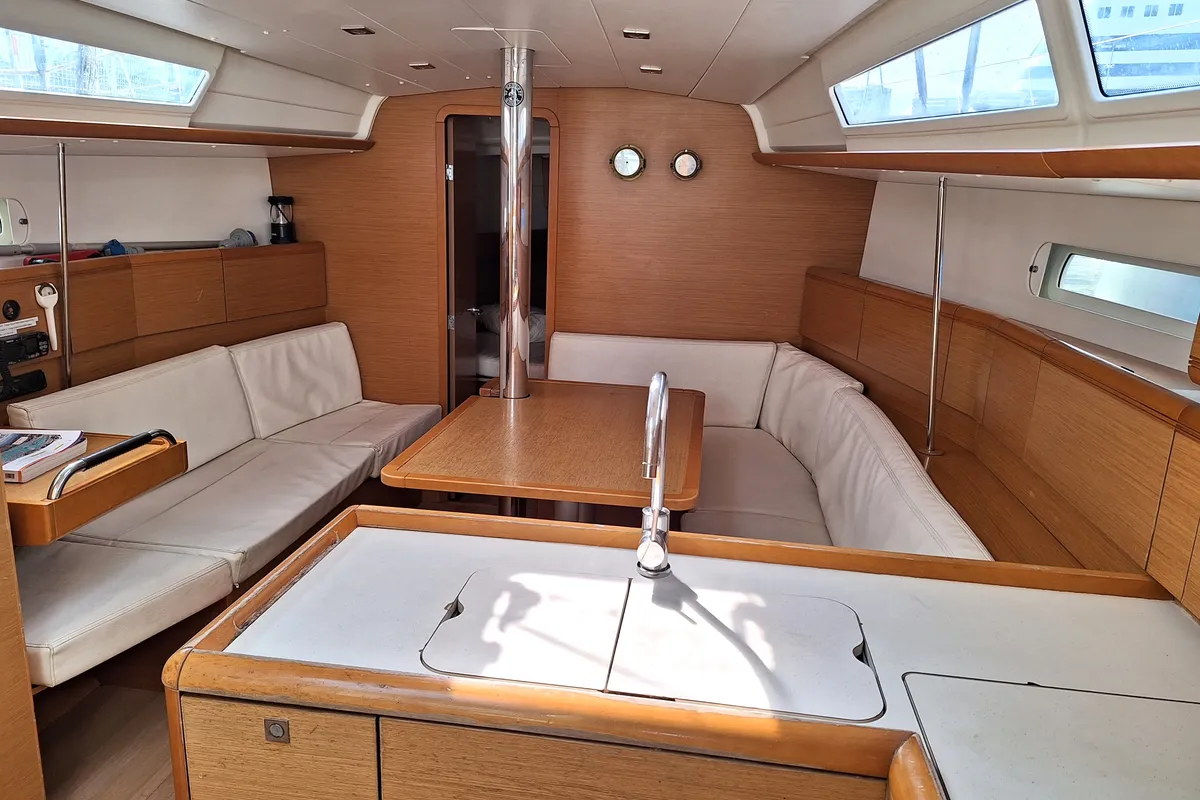 Salon of Topaze, a Jeanneau Sun Odyssey 379 sailboat at Toulon, France