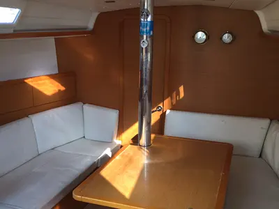Salon of Topaze, a Jeanneau Sun Odyssey 379 sailboat at Toulon, France