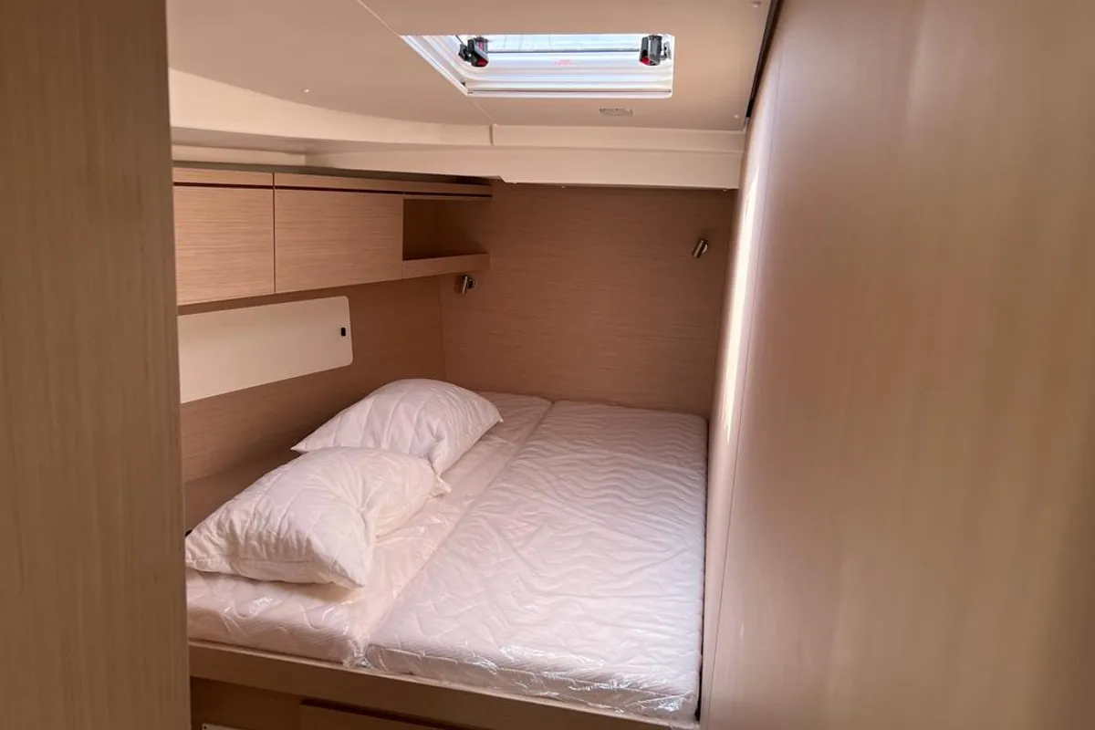 Cabin on Libery, a Beneteau Oceanis 51.1 sailboat at Capo d'Orlando, Italy