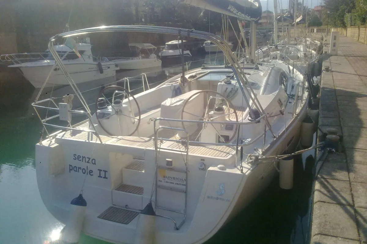 Senza Parole II, a Beneteau Oceanis 40 sailboat at Tonnarella, Italy