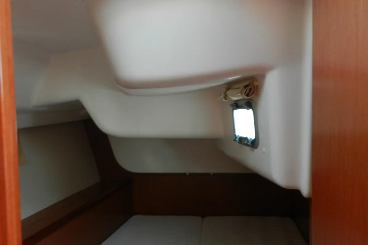 Senza Parole II, a Beneteau Oceanis 40 sailboat at Tonnarella, Italy