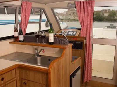 Galley of Cirrus A - Budget 5, a Cygnet Cirrus A motorboat at Portiragnes, France
