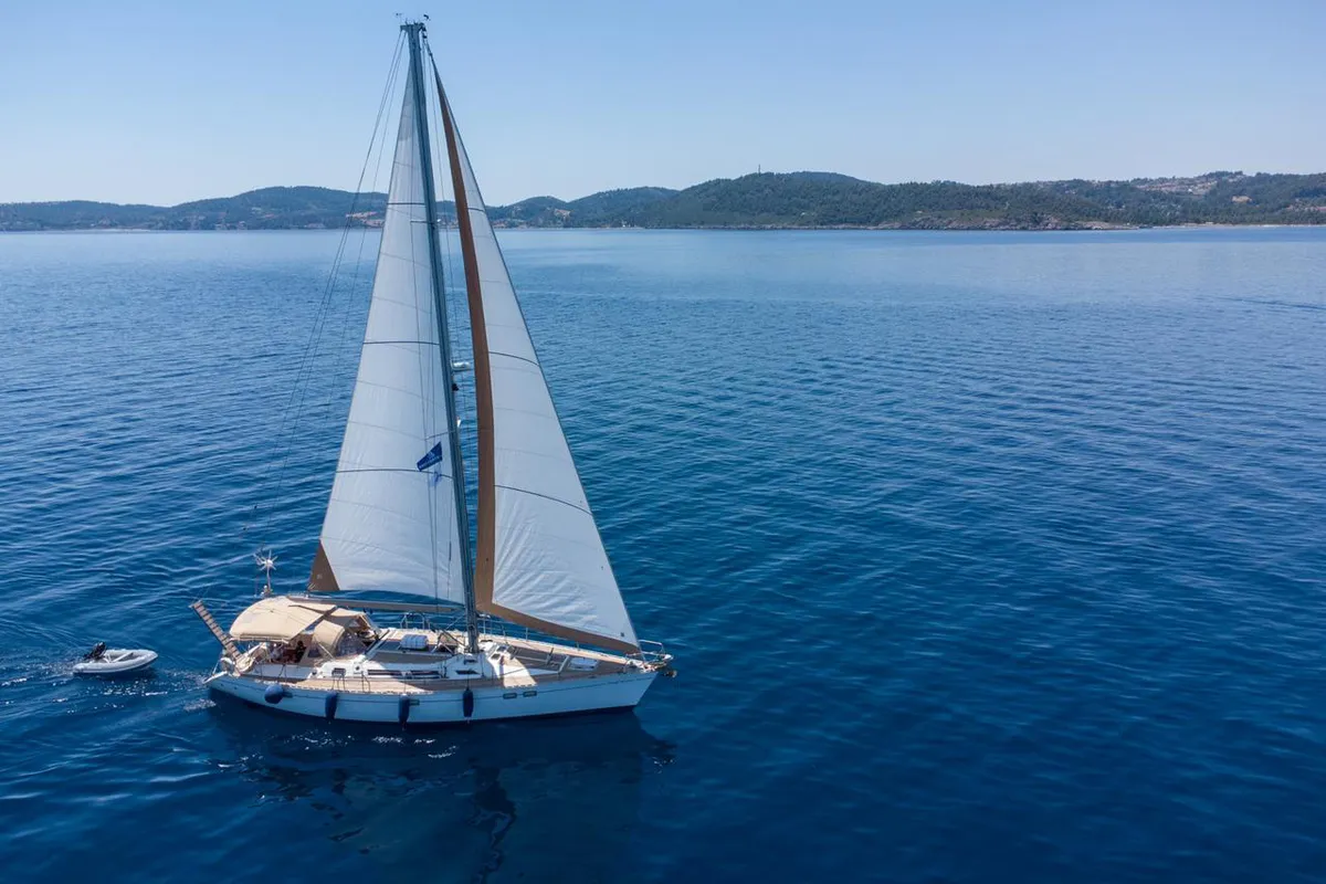 Exterior view of Stavros tou Notou, a Jeanneau 51 sailboat at Τροκαντερό, Greece