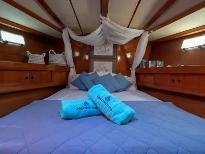 Cabin on Stavros tou Notou, a Jeanneau 51 sailboat at Τροκαντερό, Greece
