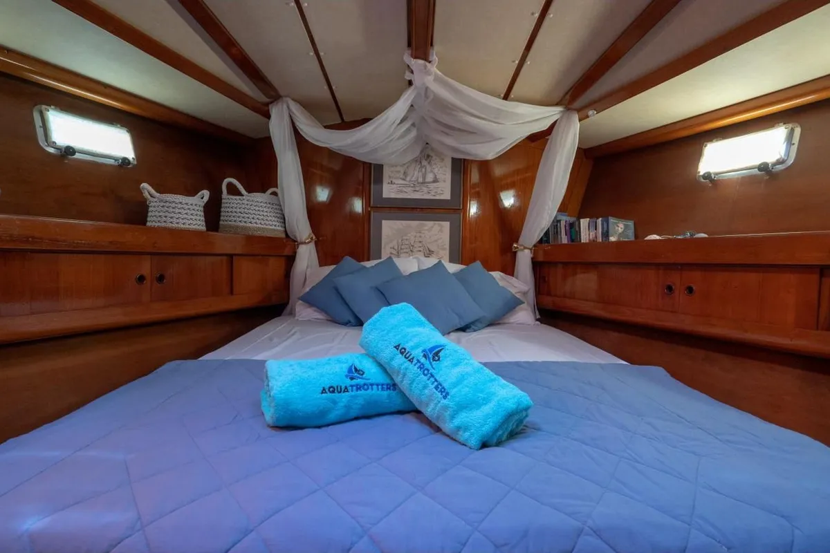 Cabin on Stavros tou Notou, a Jeanneau 51 sailboat at Τροκαντερό, Greece