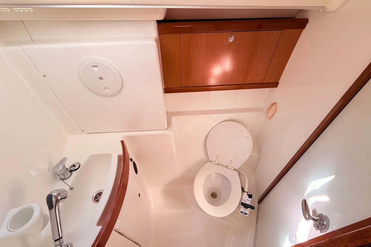 Valdeker II, a Beneteau Oceanis 43 sailboat at Općina Sukošan, Croatia