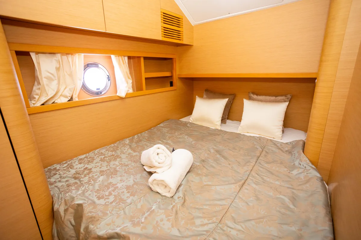 Cabin on Lamona, a Beneteau Monte Carlo 47 Fly motor yacht at Općina Sukošan, Croatia