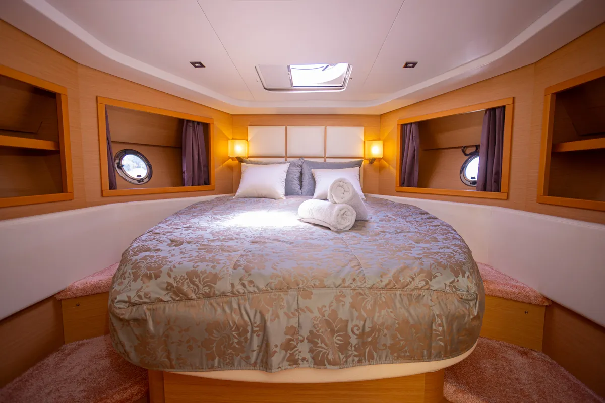 Cabin on Lamona, a Beneteau Monte Carlo 47 Fly motor yacht at Općina Sukošan, Croatia