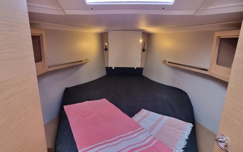 Cabin on Flavours of the sea, a Dufour 37 sailboat at Vallauris, France