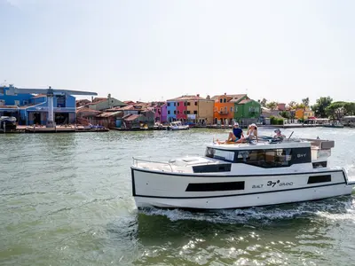 17, a Balt 37 Grand motor yacht at Casier, Italy