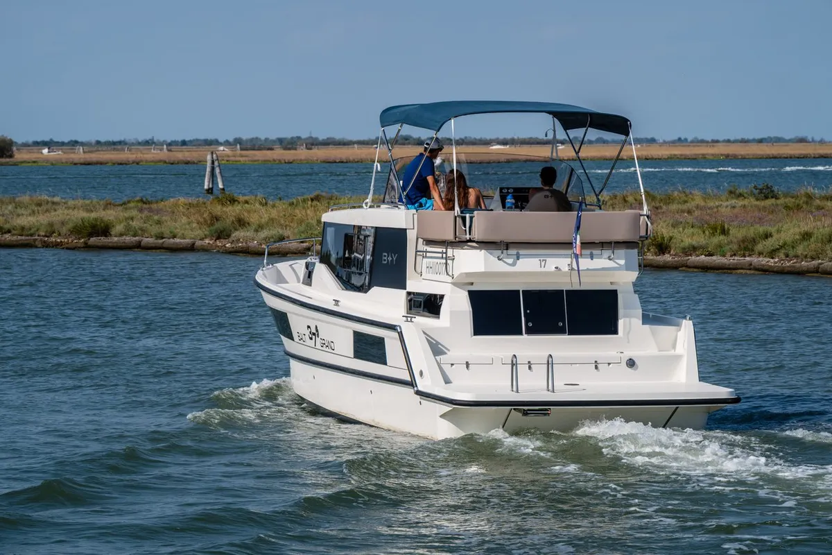17, a Balt 37 Grand motor yacht at Casier, Italy