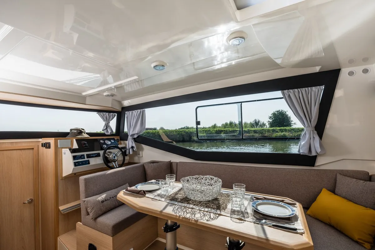 17, a Balt 37 Grand motor yacht at Casier, Italy