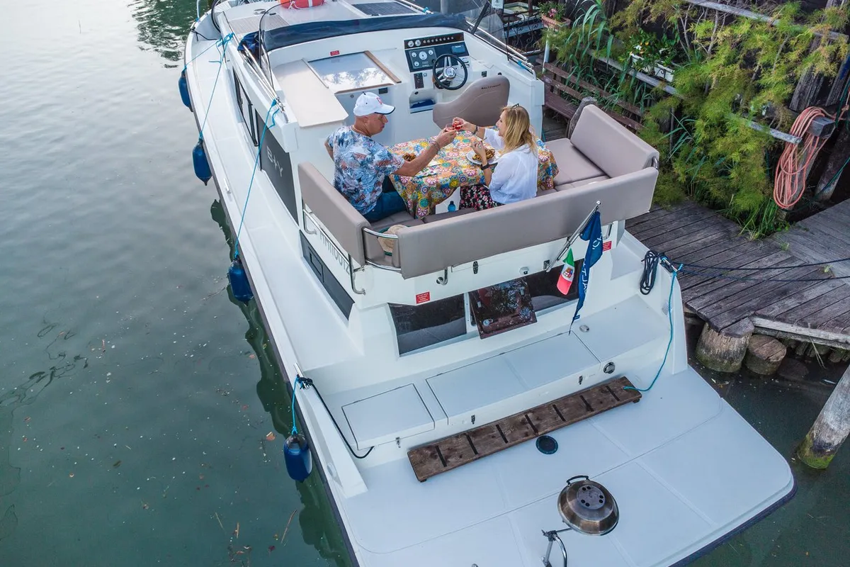 17, a Balt 37 Grand motor yacht at Casier, Italy