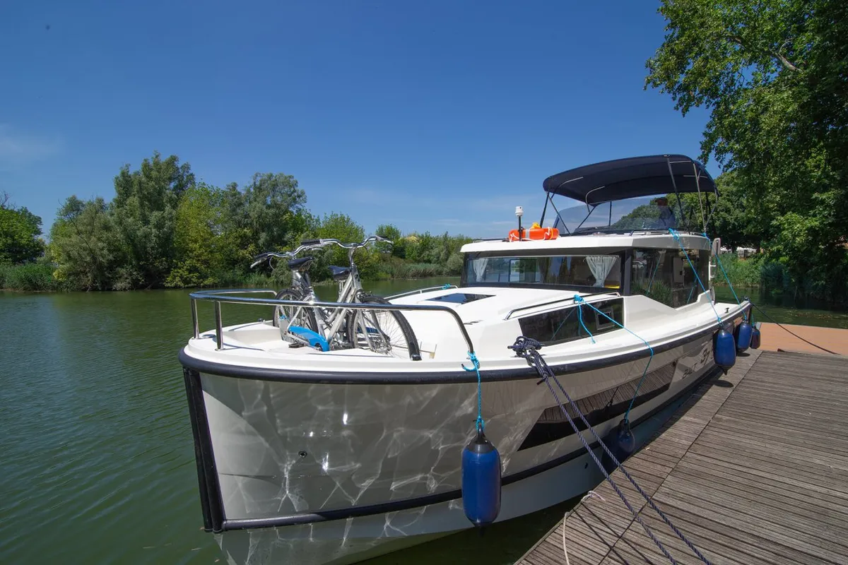17, a Balt 37 Grand motor yacht at Casier, Italy