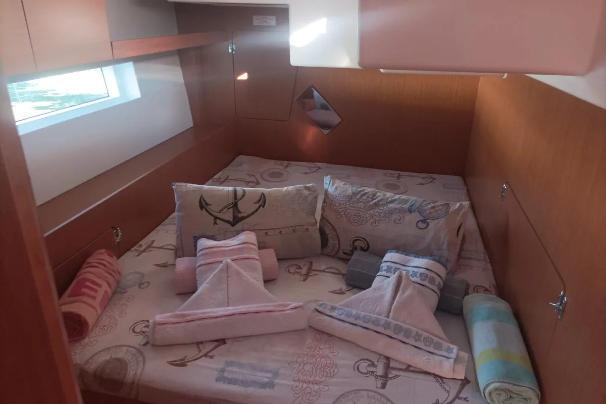 Cabin on Roza Deflores 2, a Bavaria C50 sailboat at Split, Croatia
