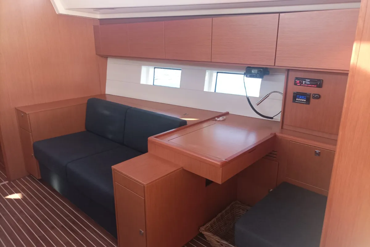 Salon of Roza Deflores 2, a Bavaria C50 sailboat at Split, Croatia