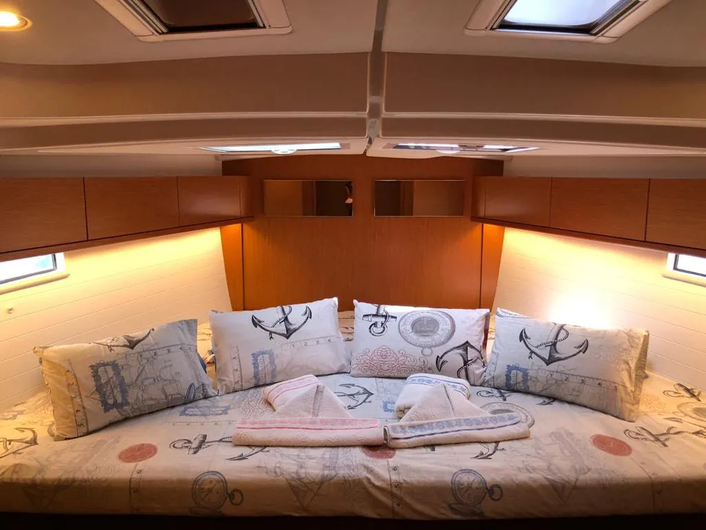 Cabin on Roza Deflores 2, a Bavaria C50 sailboat at Split, Croatia