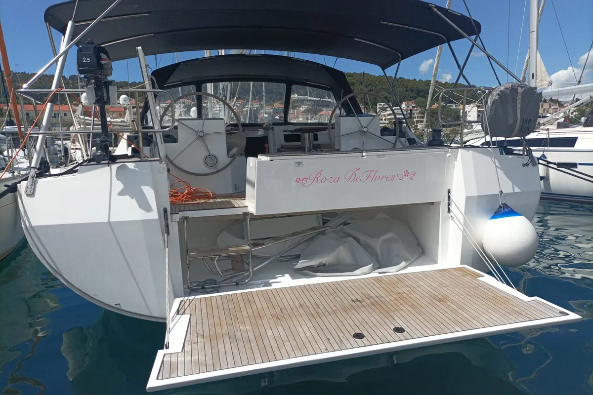Exterior view of Roza Deflores 2, a Bavaria C50 sailboat at Split, Croatia