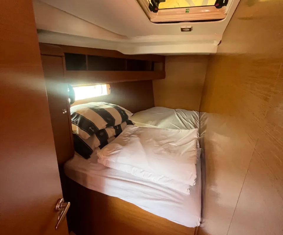 Cabin on BELUNA, a Jeanneau Sun Odyssey 479 sailboat at Općina Sukošan, Croatia