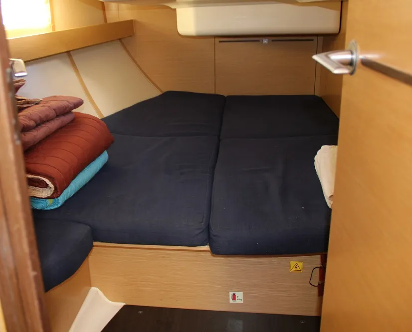 Cabin on Okea Iris, a Elan 444 Impression sailboat at Lavreotiki Municipal Unit, Greece