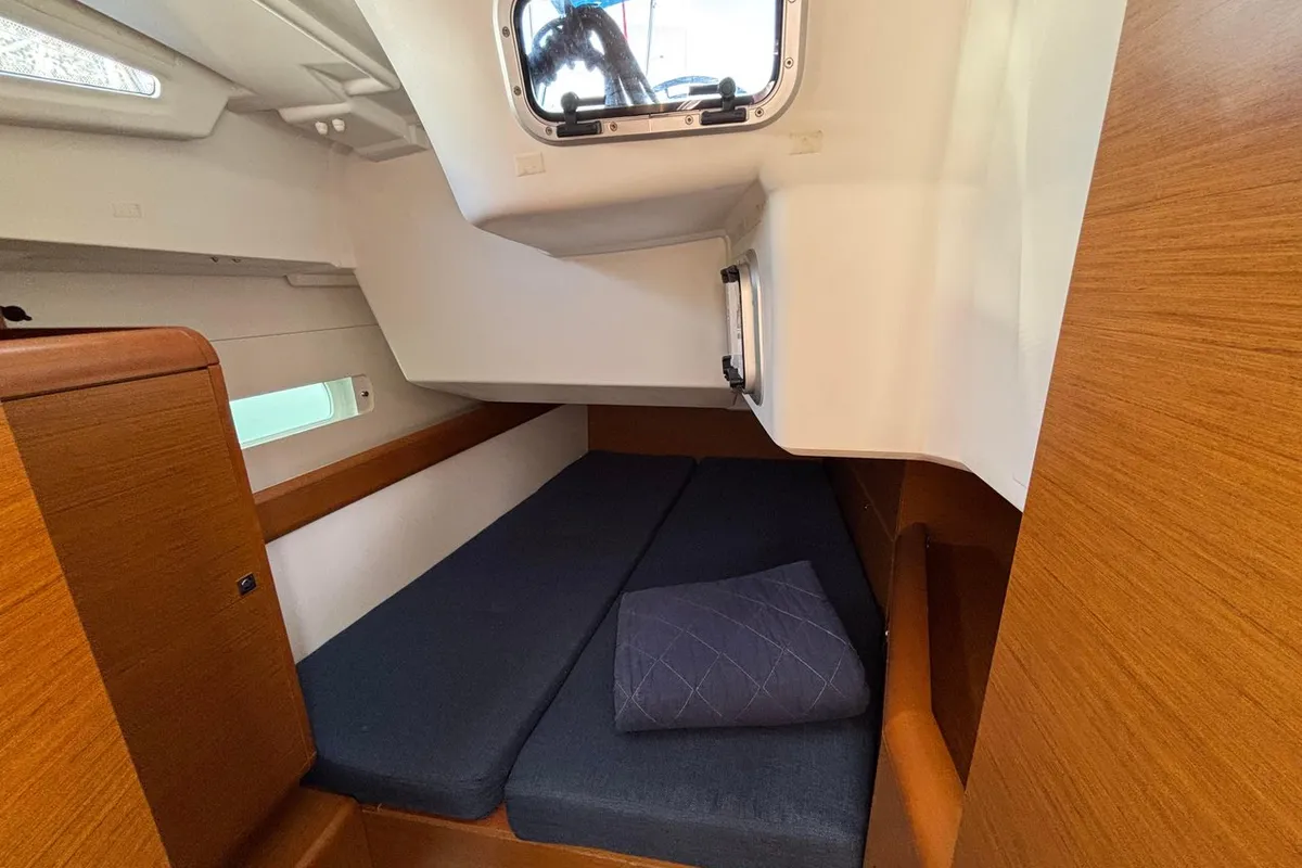Cabin on Moonlight, a Jeanneau Sun Odyssey 479 sailboat at Grad Pula, Croatia