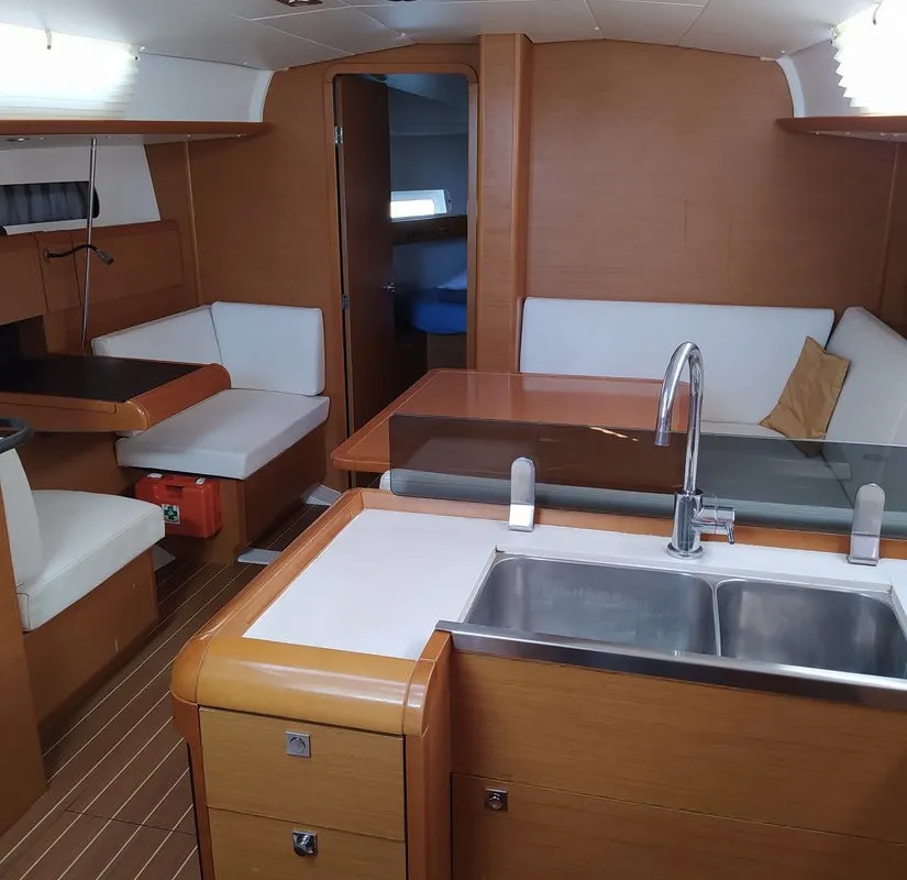 Salon of Traveller, a Jeanneau Sun Odyssey 409 sailboat at Kontokali, Greece