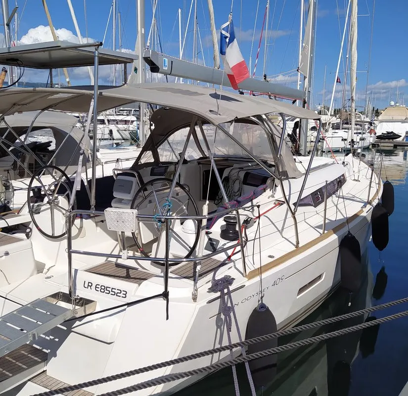 Exterior view of Traveller, a Jeanneau Sun Odyssey 409 sailboat at Kontokali, Greece