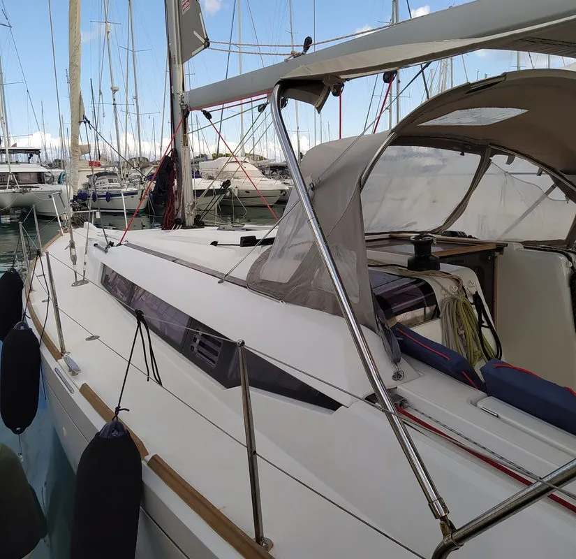 Exterior view of Traveller, a Jeanneau Sun Odyssey 409 sailboat at Kontokali, Greece