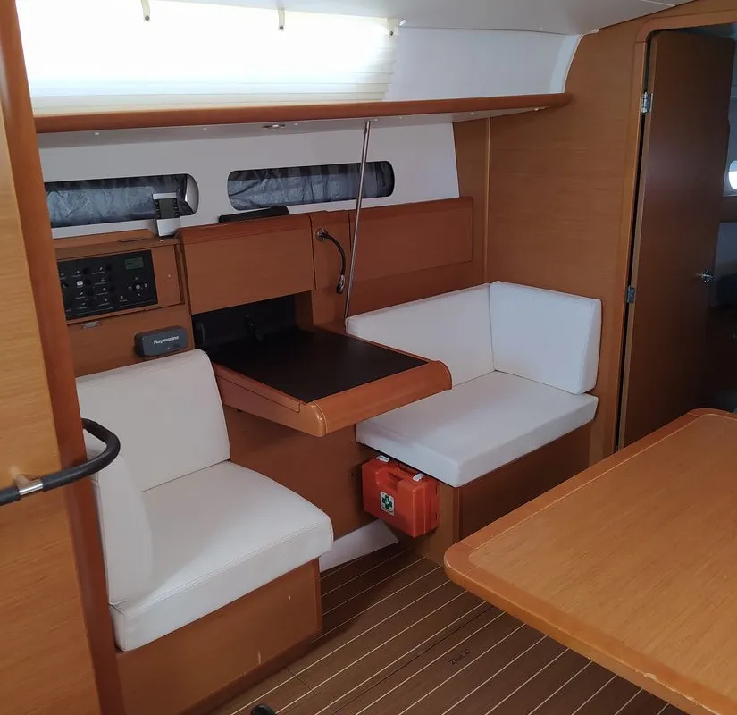 Salon of Traveller, a Jeanneau Sun Odyssey 409 sailboat at Kontokali, Greece