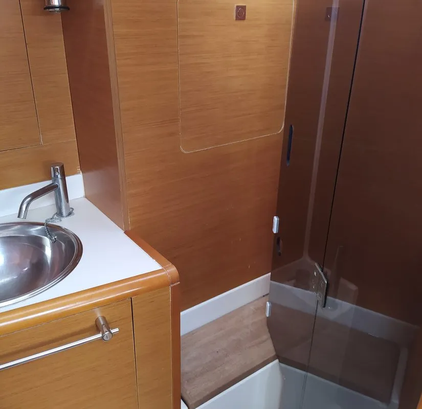 Head on Traveller, a Jeanneau Sun Odyssey 409 sailboat at Kontokali, Greece
