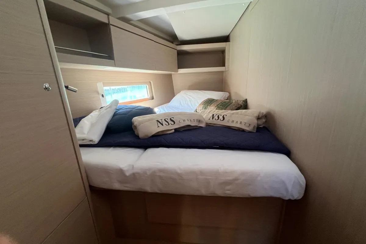 Cabin on Orione, a Beneteau Oceanis 46.1 sailboat at Rosignano Solvay, Italy