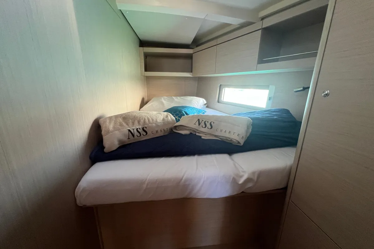 Cabin on Orione, a Beneteau Oceanis 46.1 sailboat at Rosignano Solvay, Italy
