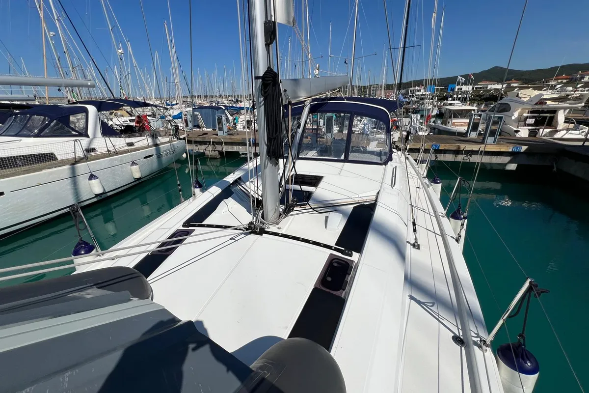 Deck of Orione, a Beneteau Oceanis 46.1 sailboat at Rosignano Solvay, Italy