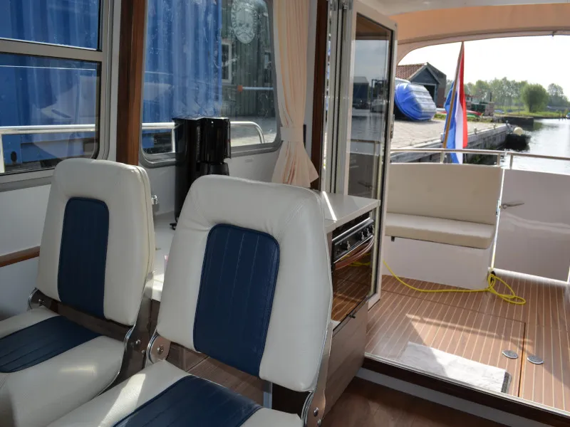 Cockpit of Drait 83, a De Drait Bravoure 34 motorboat at Drachten, Netherlands