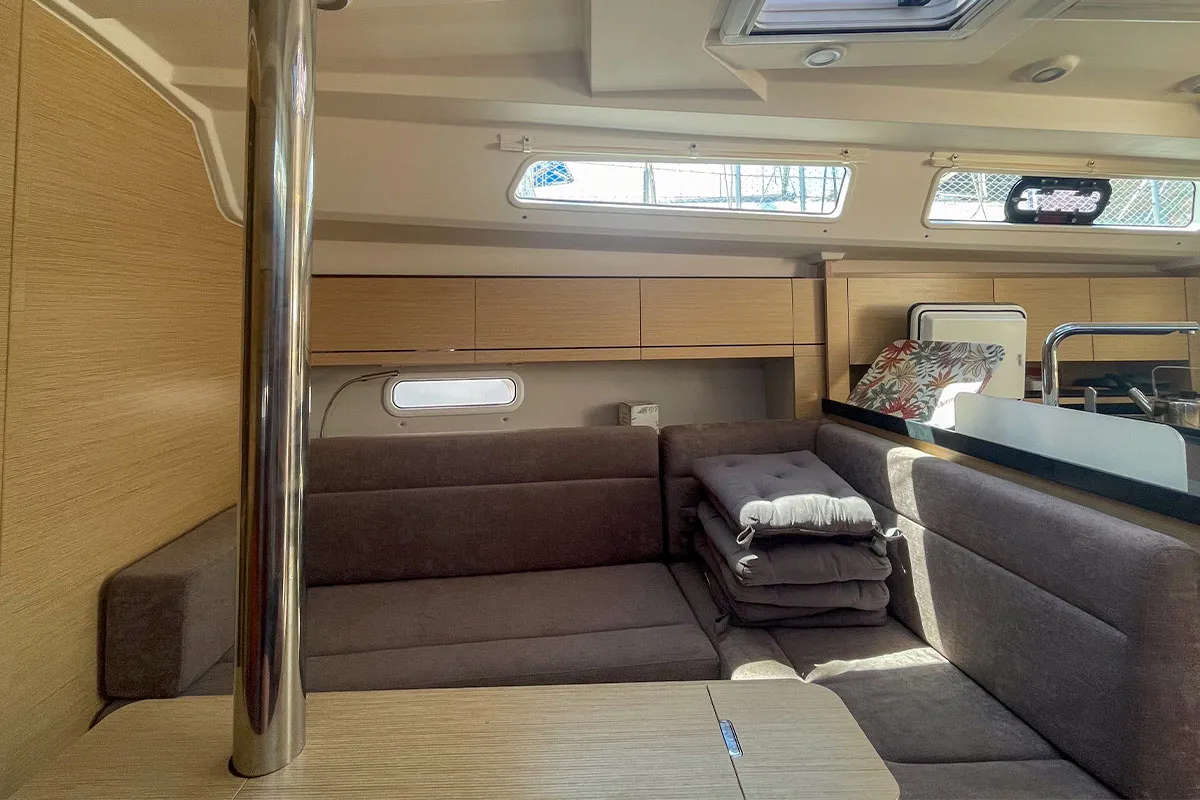 Salon of Maveric, a Hanse 348- 3 cab. sailboat at Hyères, France