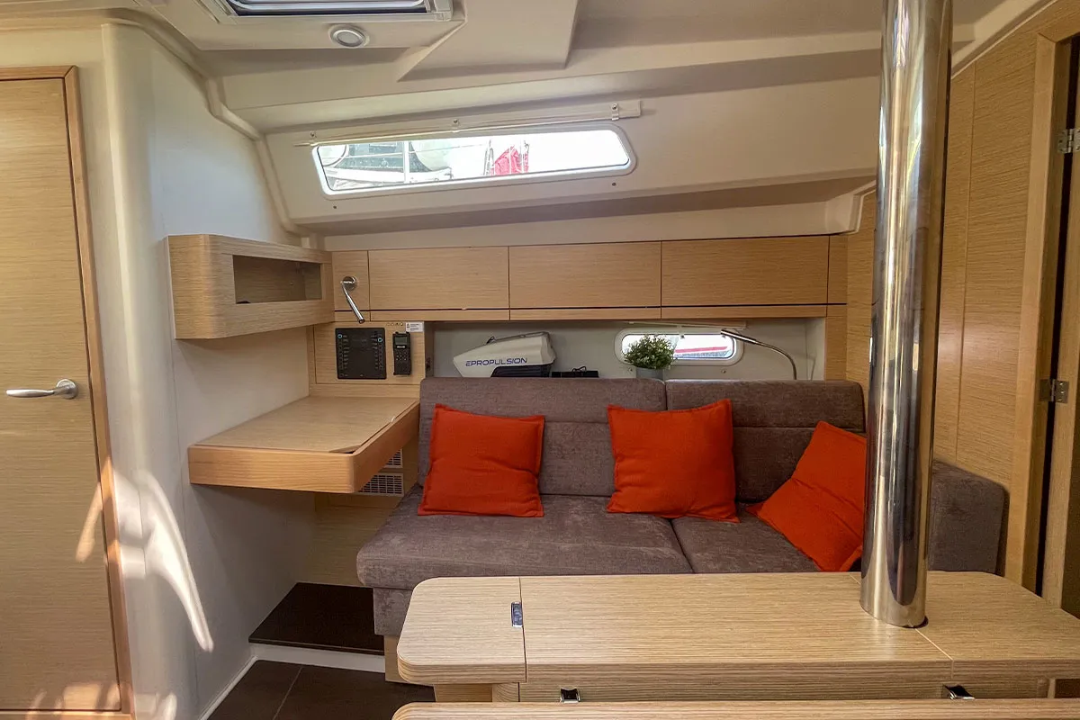 Salon of Maveric, a Hanse 348- 3 cab. sailboat at Hyères, France