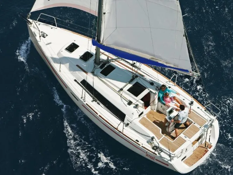 Exterior view of Sunsail 31 Classic, a Beneteau Oceanis 311 sailboat at Procida, Italy