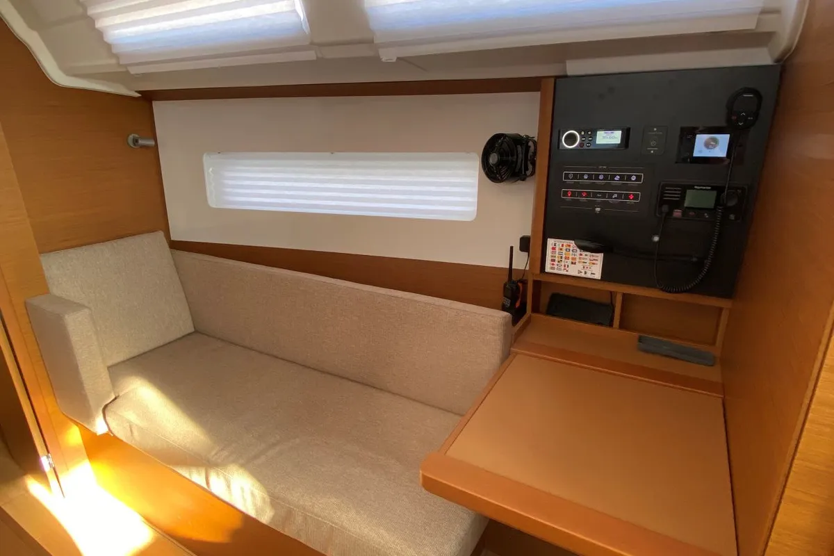 Salon of 4 elli, a Jeanneau Sun Odyssey 380 sailboat at Palma de Mallorca, Spain