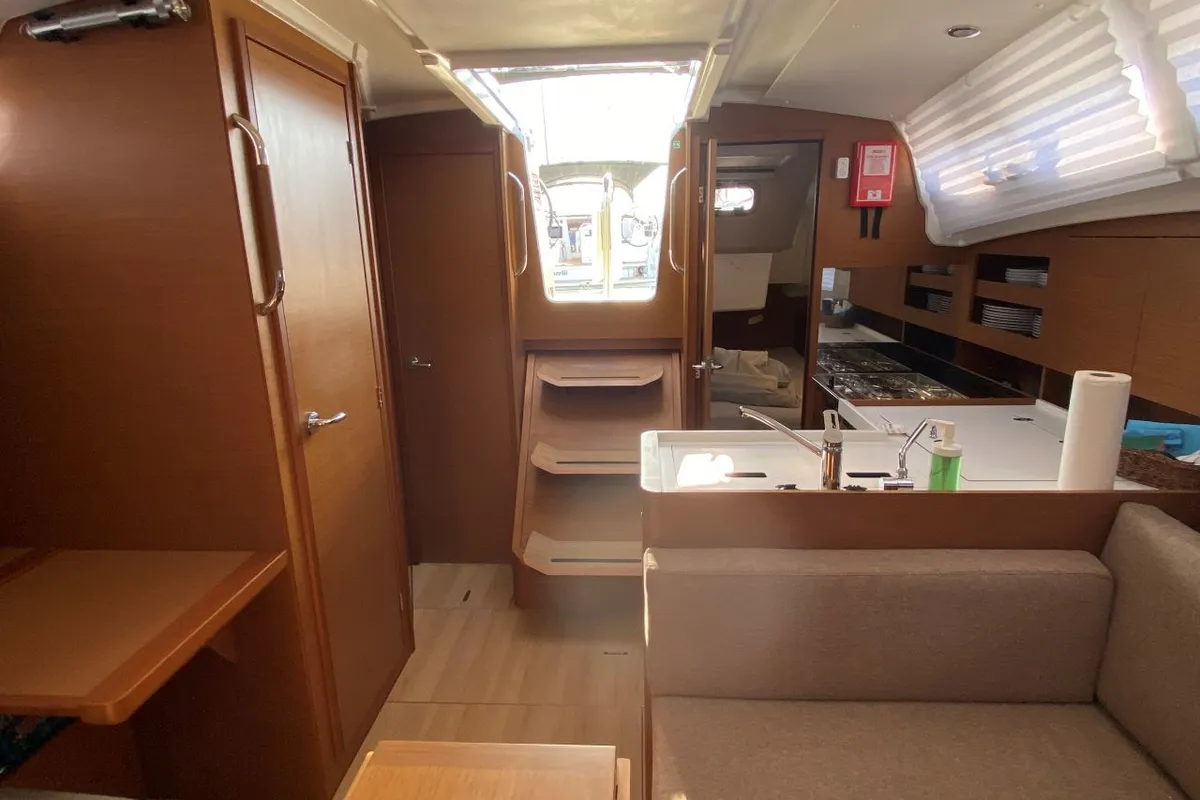 Salon of 4 elli, a Jeanneau Sun Odyssey 380 sailboat at Palma de Mallorca, Spain