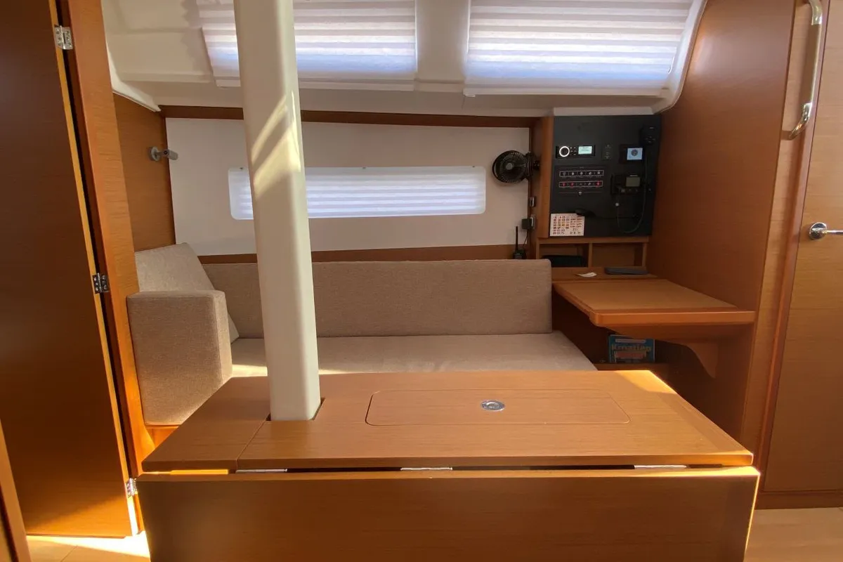 Salon of 4 elli, a Jeanneau Sun Odyssey 380 sailboat at Palma de Mallorca, Spain