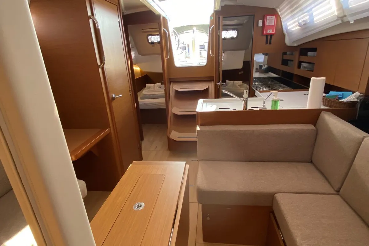 Salon of 4 elli, a Jeanneau Sun Odyssey 380 sailboat at Palma de Mallorca, Spain