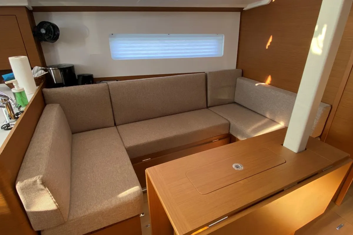 Salon of 4 elli, a Jeanneau Sun Odyssey 380 sailboat at Palma de Mallorca, Spain