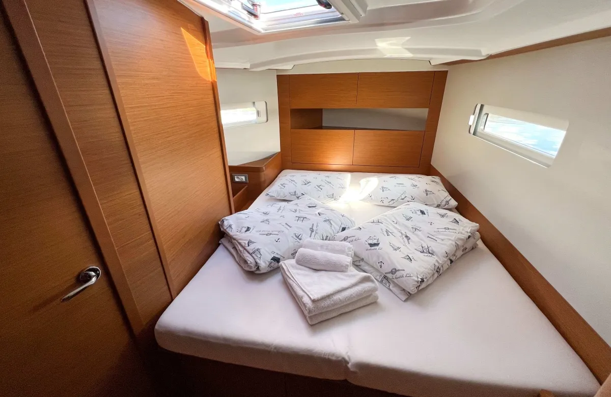 Cabin on Evelyne, a Jeanneau Sun Odyssey 410 sailboat at Pirovac, Croatia