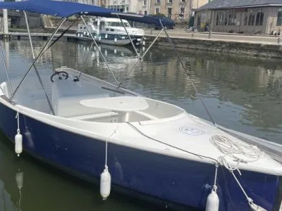 Exterior view of Ecume, a Motorboat motorboat at Sablé-sur-Sarthe, France