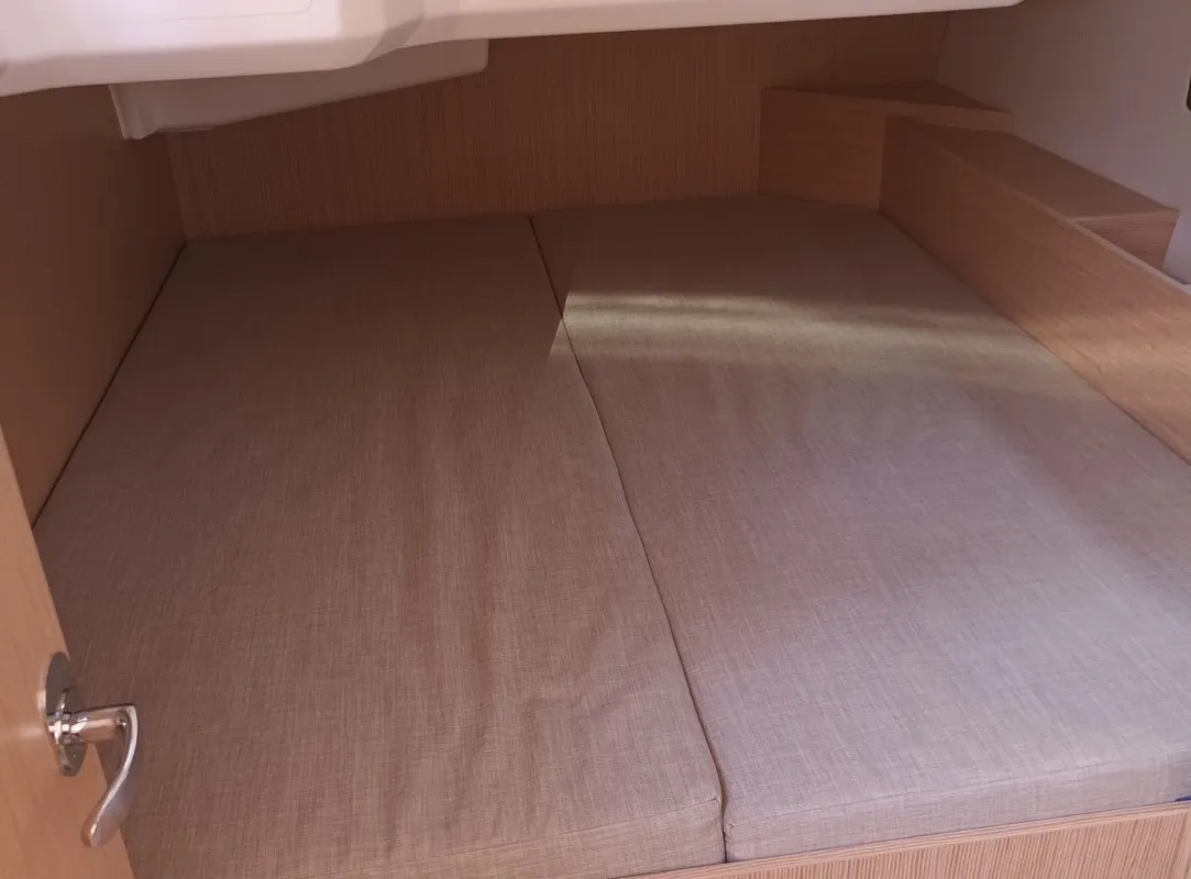 Cabin on Bavaria C42, a sailboat at Vibo Valentia, Italy