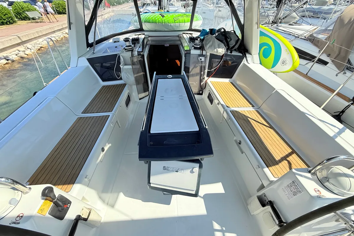 Deck of Sluničko, a Beneteau Oceanis 41 sailboat at Općina Sukošan, Croatia